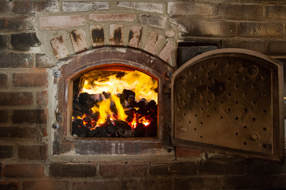 Discover Patsy’s Pizzeria in Greenwich, where New York’s famous coal-fired pizza meets a refined Italian dining experience. Enjoy classic pizzas, steaks, and more.