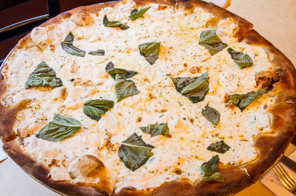 Discover Patsy’s Pizzeria in Greenwich, where New York’s famous coal-fired pizza meets a refined Italian dining experience. Enjoy classic pizzas, steaks, and more.