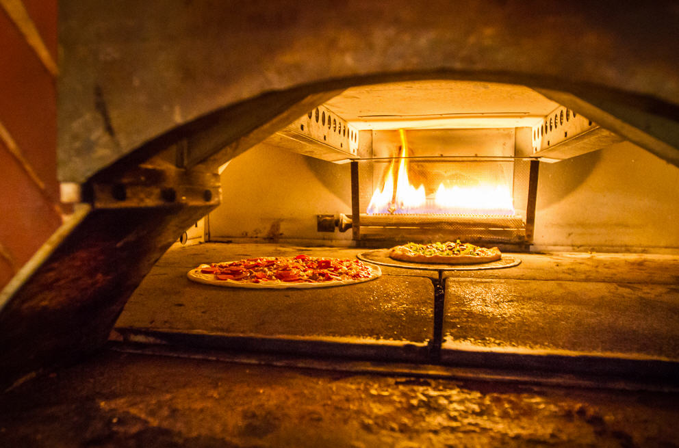 Discover Patsy’s Pizzeria in Greenwich, where New York’s famous coal-fired pizza meets a refined Italian dining experience. Enjoy classic pizzas, steaks, and more.