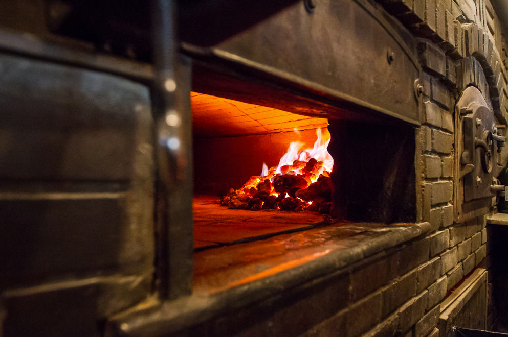 Discover Patsy’s Pizzeria in Greenwich, where New York’s famous coal-fired pizza meets a refined Italian dining experience. Enjoy classic pizzas, steaks, and more.