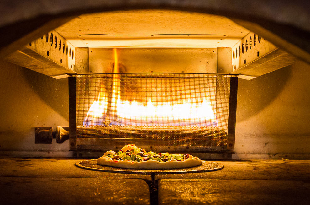 Discover Patsy’s Pizzeria in Greenwich, where New York’s famous coal-fired pizza meets a refined Italian dining experience. Enjoy classic pizzas, steaks, and more.