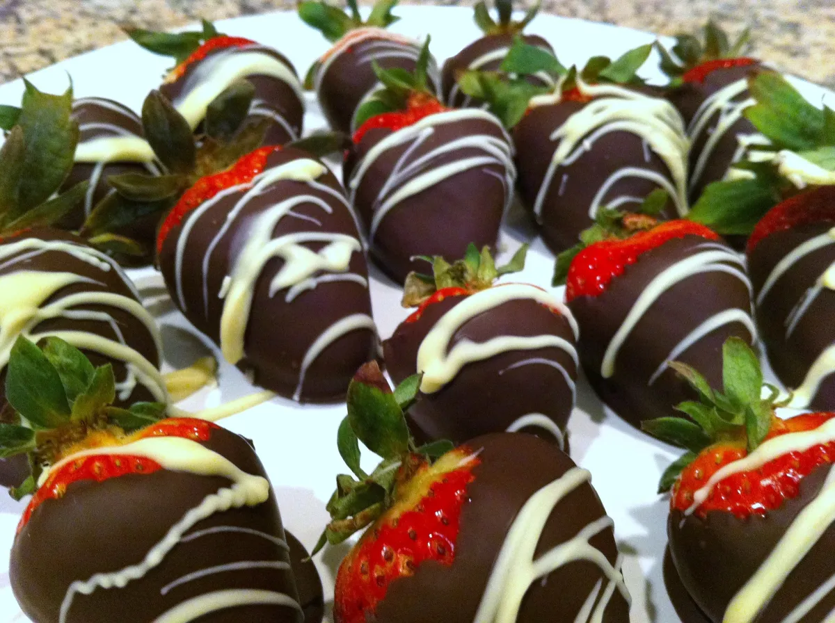 Indulge in Boston&#039;s best food truck desserts with BerrySweets’ chocolate-covered strawberries on a stick. Premium flavors for events and everyday treats!
