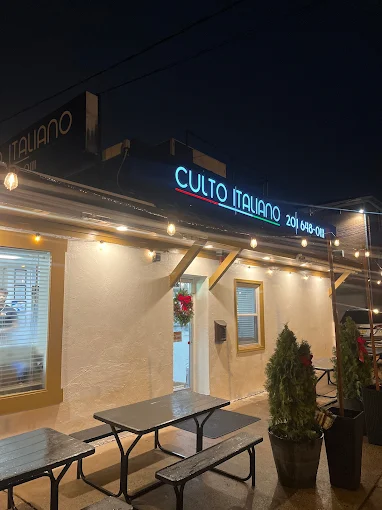 culto italiano pizzeria, authentic italian pizza, wood fired pizza, italian restaurant, fresh ingredients pizza, neapolitan pizza, best pizza near me, italian dining experience, culto italiano menu, culto italiano reviews, culto italiano location, culto i
