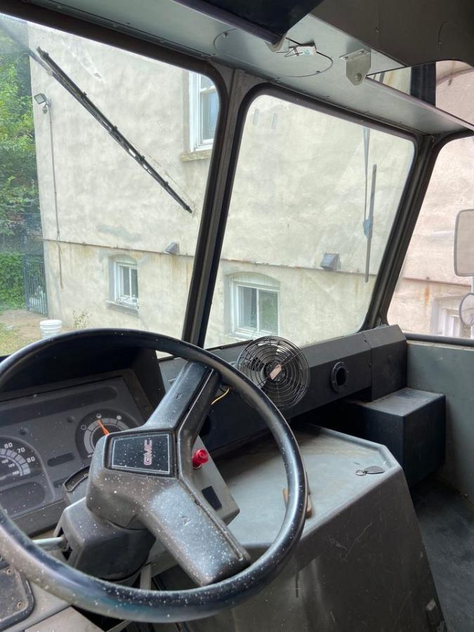 1991 GMC Value Van 35 (Step Van) for sale in Jersey City, NJ. 50,000 original miles, excellent condition, new brakes, steering, and clean title. Perfect for food truck or business conversion – $6,750